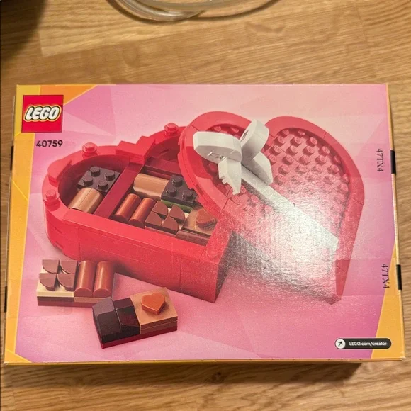 LEGO Creator Valentine's Day Heart Box Set - Red and White - Picture 2 of 2